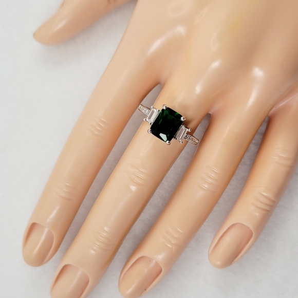 Sterling 2ct Emerald Ring - Picture 3 of 15